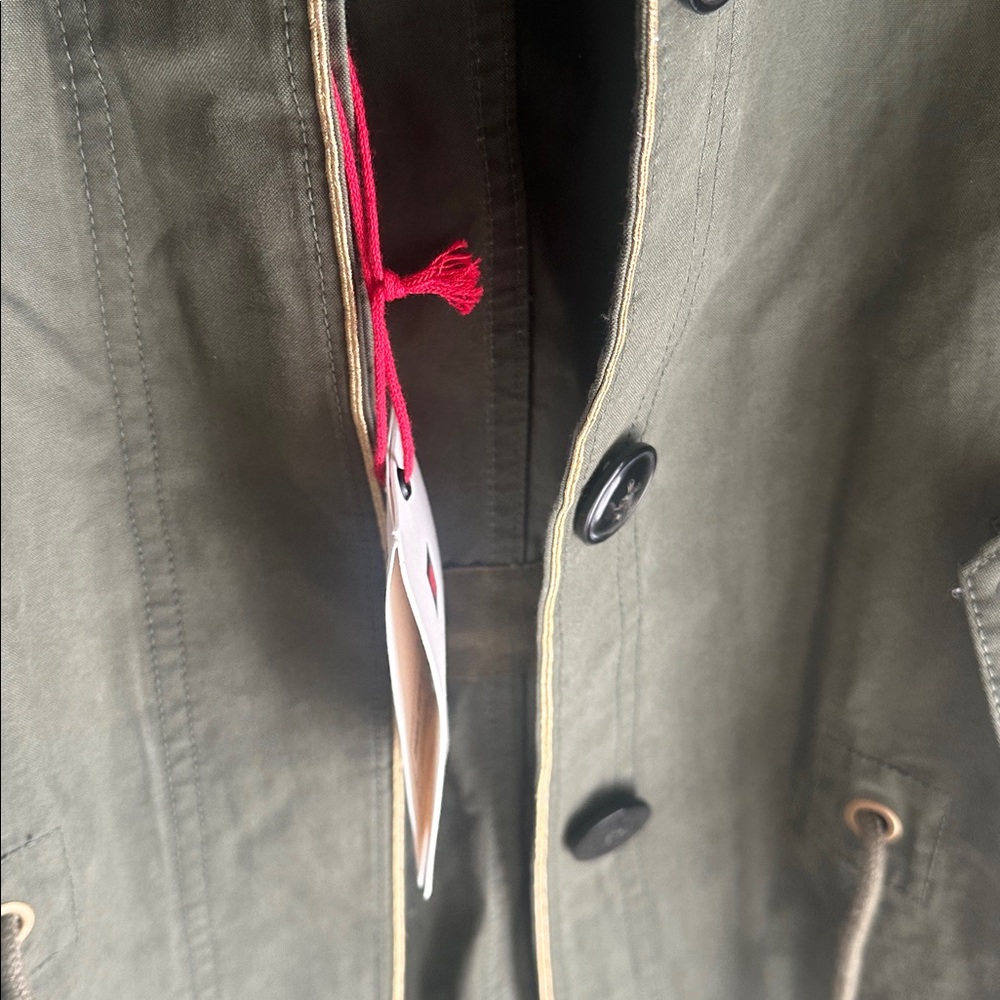 Zara SRPLS Khaki Green Coat with Gold Details
Zara SRPLS Summer 2020 Collection - Picture 12 of 14